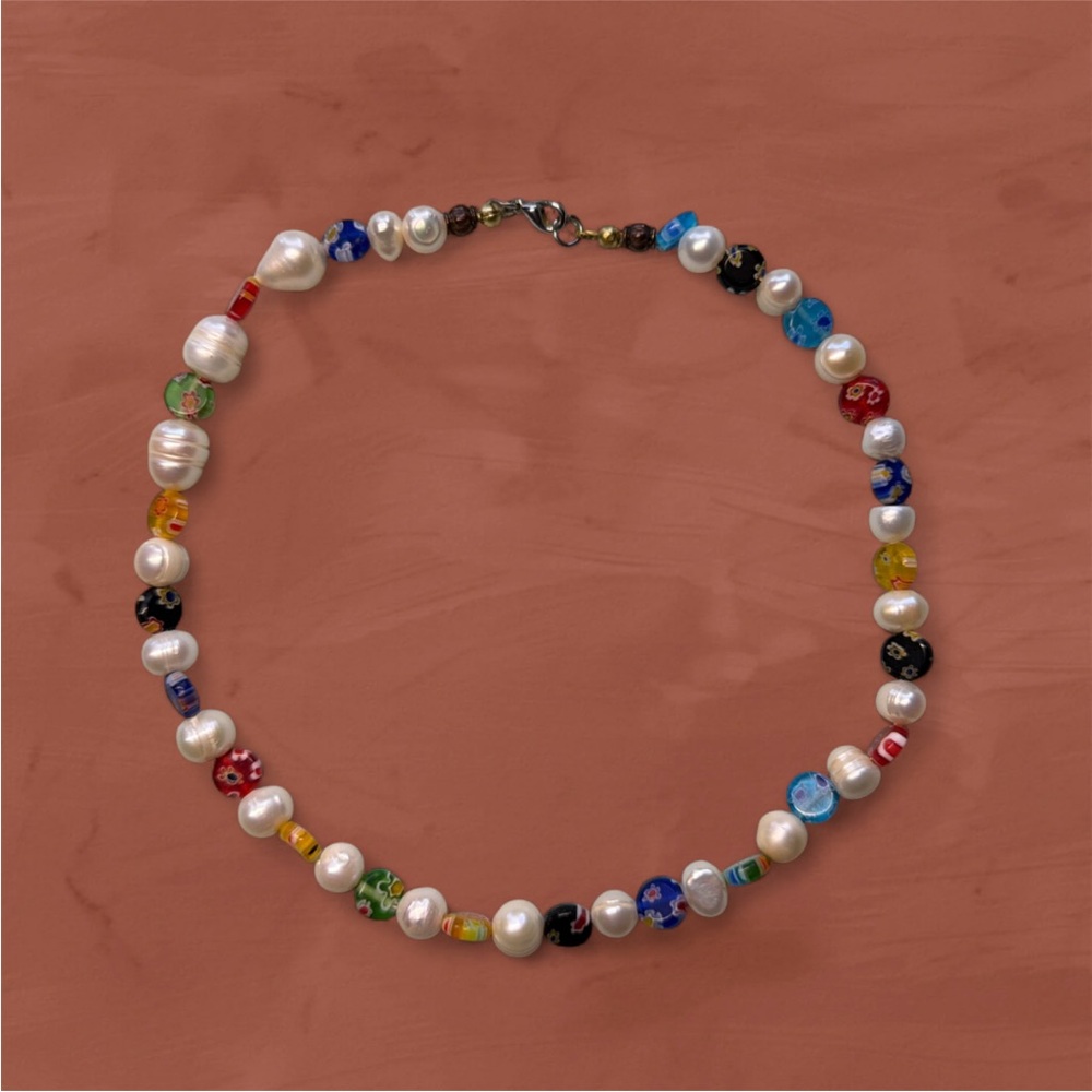 COLORFUL BEADED NECKLACE
